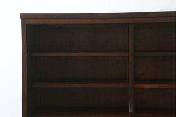 中古　美品　松本民芸家具　高山デザイン　落ち着きのある佇まいが魅力的なT型食器棚(戸棚、収納棚、キャビネット)(定価約66万円)(R-075610)