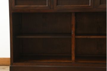 中古　美品　松本民芸家具　高山デザイン　落ち着きのある佇まいが魅力的なT型食器棚(戸棚、収納棚、キャビネット)(定価約66万円)(R-075610)