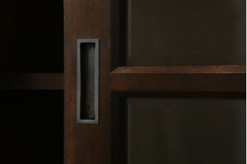 中古　美品　松本民芸家具　高山デザイン　落ち着きのある佇まいが魅力的なT型食器棚(戸棚、収納棚、キャビネット)(定価約66万円)(R-075610)