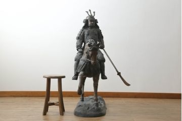 置いてあるだけで存在感がある!堂々とした雰囲気の大きな武将のブロンズ像(酒井忠次?、楠木正成?、置物、オブジェ、店舗什器、ディスプレイ)(R-075611)