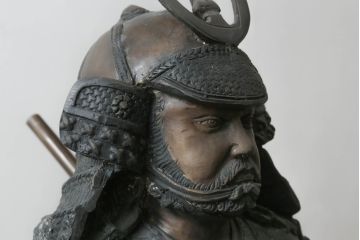 置いてあるだけで存在感がある!堂々とした雰囲気の大きな武将のブロンズ像(酒井忠次?、楠木正成?、置物、オブジェ、店舗什器、ディスプレイ)(R-075611)
