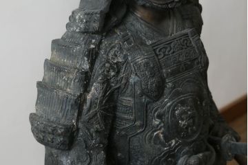置いてあるだけで存在感がある!堂々とした雰囲気の大きな武将のブロンズ像(酒井忠次?、楠木正成?、置物、オブジェ、店舗什器、ディスプレイ)(R-075611)