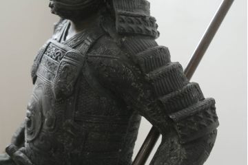 置いてあるだけで存在感がある!堂々とした雰囲気の大きな武将のブロンズ像(酒井忠次?、楠木正成?、置物、オブジェ、店舗什器、ディスプレイ)(R-075611)
