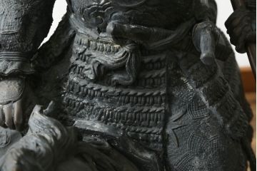 置いてあるだけで存在感がある!堂々とした雰囲気の大きな武将のブロンズ像(酒井忠次?、楠木正成?、置物、オブジェ、店舗什器、ディスプレイ)(R-075611)