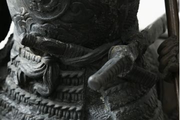 置いてあるだけで存在感がある!堂々とした雰囲気の大きな武将のブロンズ像(酒井忠次?、楠木正成?、置物、オブジェ、店舗什器、ディスプレイ)(R-075611)