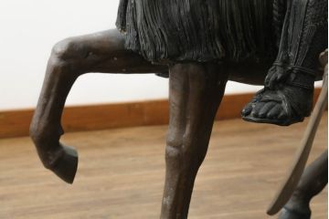 置いてあるだけで存在感がある!堂々とした雰囲気の大きな武将のブロンズ像(酒井忠次?、楠木正成?、置物、オブジェ、店舗什器、ディスプレイ)(R-075611)