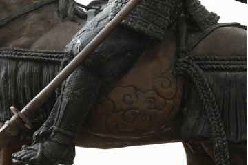 置いてあるだけで存在感がある!堂々とした雰囲気の大きな武将のブロンズ像(酒井忠次?、楠木正成?、置物、オブジェ、店舗什器、ディスプレイ)(R-075611)
