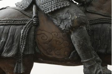 置いてあるだけで存在感がある!堂々とした雰囲気の大きな武将のブロンズ像(酒井忠次?、楠木正成?、置物、オブジェ、店舗什器、ディスプレイ)(R-075611)