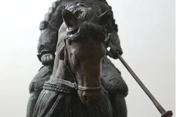 置いてあるだけで存在感がある!堂々とした雰囲気の大きな武将のブロンズ像(酒井忠次?、楠木正成?、置物、オブジェ、店舗什器、ディスプレイ)(R-075611)