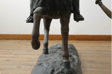 置いてあるだけで存在感がある!堂々とした雰囲気の大きな武将のブロンズ像(酒井忠次?、楠木正成?、置物、オブジェ、店舗什器、ディスプレイ)(R-075611)