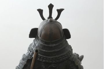 置いてあるだけで存在感がある!堂々とした雰囲気の大きな武将のブロンズ像(酒井忠次?、楠木正成?、置物、オブジェ、店舗什器、ディスプレイ)(R-075611)