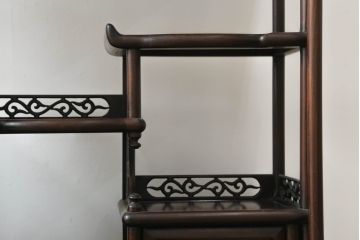 和製ビンテージ　総シタン材　落ち着いた佇まいと凝った意匠が素敵な茶棚(違い棚、飾り棚、収納棚、戸棚、ヴィンテージ)(R-075612)