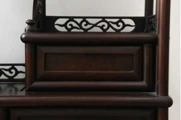 和製ビンテージ　総シタン材　落ち着いた佇まいと凝った意匠が素敵な茶棚(違い棚、飾り棚、収納棚、戸棚、ヴィンテージ)(R-075612)