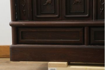 和製ビンテージ　総シタン材　落ち着いた佇まいと凝った意匠が素敵な茶棚(違い棚、飾り棚、収納棚、戸棚、ヴィンテージ)(R-075612)
