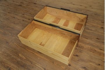 和製アンティーク　美品　黒漆塗り　厚手の金具が存在感を放つ庄内箪笥ローボード(時代箪笥、整理たんす、収納箪笥、ローチェスト、テレビ台、テレビボード、衣装タンス、引き出し)(R-075624)