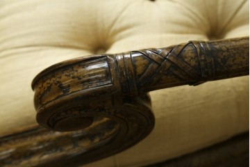 中古　美品　イギリス高級家具　THEODORE ALEXANDER(セオドア・アレキサンダー)　威厳のあるライオンズパウフットが印象的なアームチェア　(R-075626)