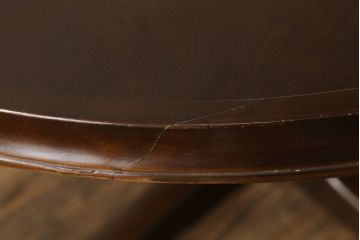 中古　飛騨産業　穂高シリーズ　キツツキマーク　洗練された佇まいが魅力的な丸テーブル(ダイニングテーブル、カフェテーブル、ラウンドテーブル)(R-075627)