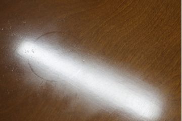 中古　飛騨産業　穂高シリーズ　キツツキマーク　洗練された佇まいが魅力的な丸テーブル(ダイニングテーブル、カフェテーブル、ラウンドテーブル)(R-075627)
