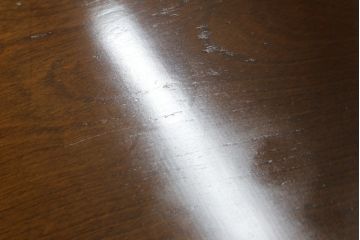 中古　飛騨産業　穂高シリーズ　キツツキマーク　洗練された佇まいが魅力的な丸テーブル(ダイニングテーブル、カフェテーブル、ラウンドテーブル)(R-075627)