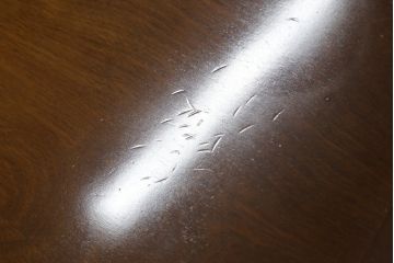 中古　飛騨産業　穂高シリーズ　キツツキマーク　洗練された佇まいが魅力的な丸テーブル(ダイニングテーブル、カフェテーブル、ラウンドテーブル)(R-075627)