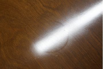中古　飛騨産業　穂高シリーズ　キツツキマーク　洗練された佇まいが魅力的な丸テーブル(ダイニングテーブル、カフェテーブル、ラウンドテーブル)(R-075627)