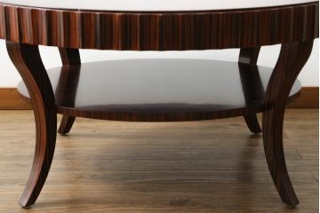 中古　アメリカ　Baker(ベーカー社)　洗練された佇まいが目を惹くセンターテーブル(ローテーブル、ラウンドテーブル、丸テーブル、リビングテーブル)(定価推定約70万円)(R-075628)
