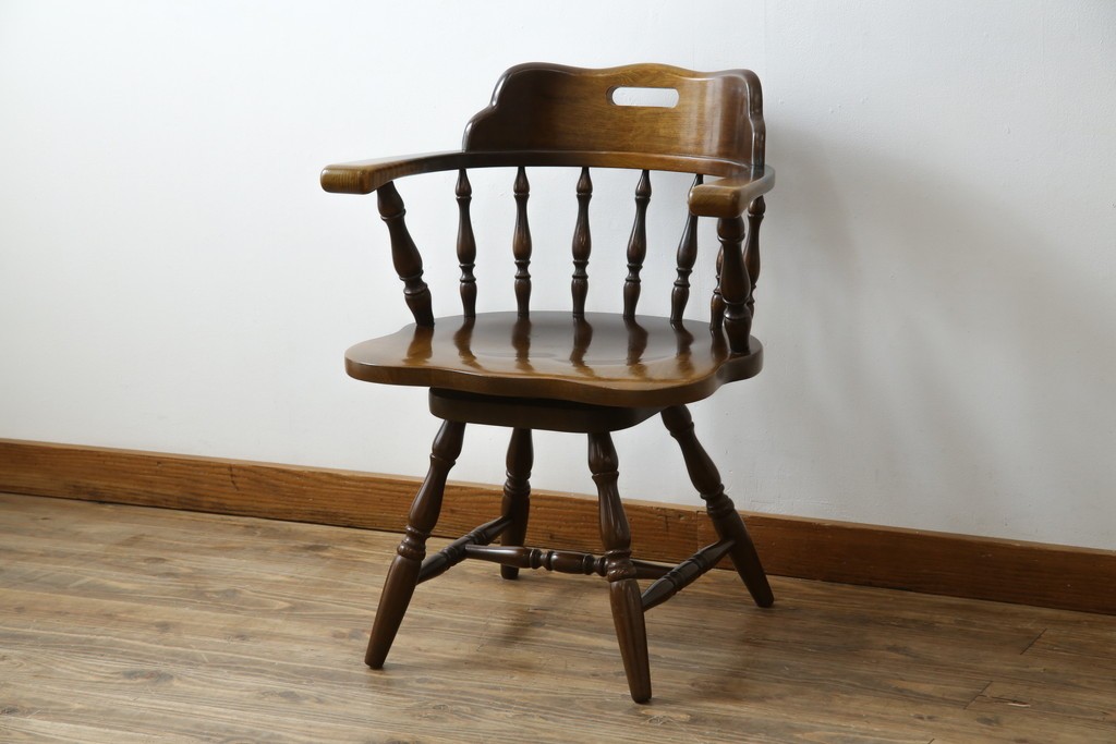 中古　飛騨産業　穂高シリーズ　キツツキマーク　身体をゆったりと包み込むアームチェア　(R-075630)