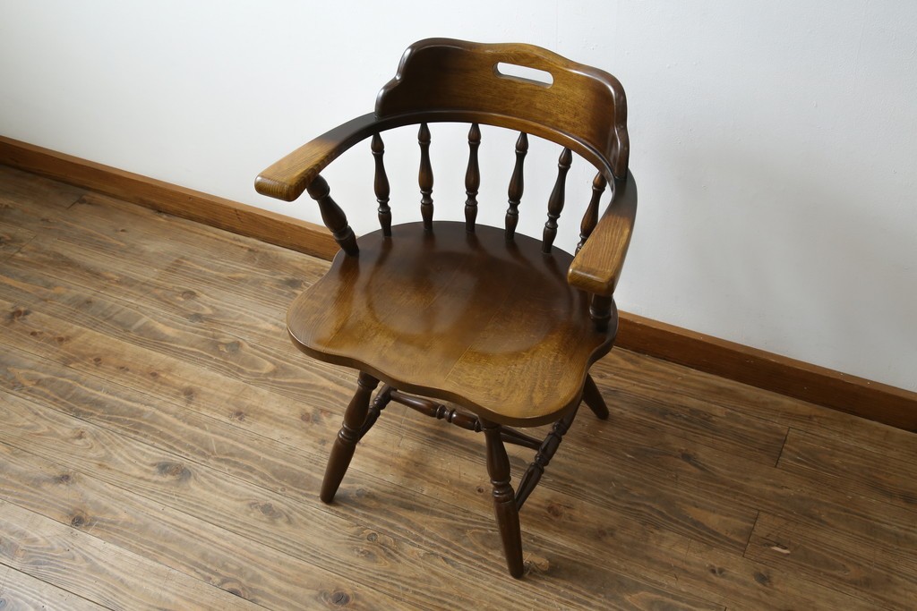 中古　飛騨産業　穂高シリーズ　キツツキマーク　身体をゆったりと包み込むアームチェア　(R-075630)