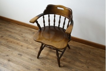 中古　飛騨産業　穂高シリーズ　キツツキマーク　身体をゆったりと包み込むアームチェア　(R-075630)