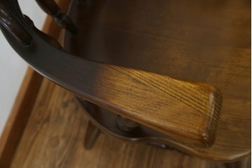 中古　飛騨産業　穂高シリーズ　キツツキマーク　身体をゆったりと包み込むアームチェア　(R-075630)