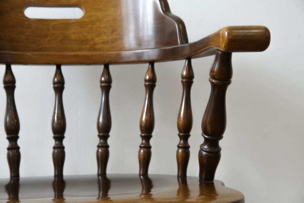 中古　飛騨産業　穂高シリーズ　キツツキマーク　身体をゆったりと包み込むアームチェア　(R-075630)