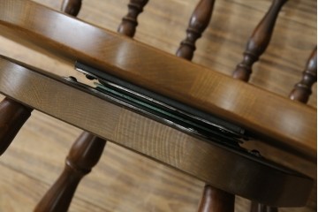 中古　飛騨産業　穂高シリーズ　キツツキマーク　身体をゆったりと包み込むアームチェア　(R-075630)