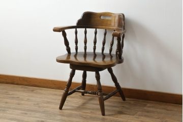 中古　飛騨産業　穂高シリーズ　キツツキマーク　木のぬくもりを感じるアームチェア(キャプテンチェア、ダイニングチェア、板材チェア　回転チェア、イス、椅子)(R-075630)