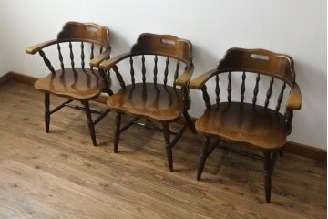 中古　飛騨産業　穂高シリーズ　キツツキマーク　木のぬくもりを感じるアームチェア3脚セット(キャプテンチェア、ダイニングチェア、椅子、板座チェア)(R-075631)