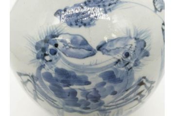 江戸期　古伊万里　染付　蟹　珍しい図柄が魅力的な花瓶(カニ、花器、花入、壺、壷)(R-075640)