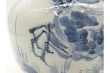 江戸期　古伊万里　染付　蟹　珍しい図柄が魅力的な花瓶(カニ、花器、花入、壺、壷)(R-075640)