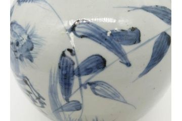江戸期　古伊万里　染付　蟹　珍しい図柄が魅力的な花瓶(カニ、花器、花入、壺、壷)(R-075640)