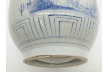 江戸期　古伊万里　染付　蟹　珍しい図柄が魅力的な花瓶(カニ、花器、花入、壺、壷)(R-075640)