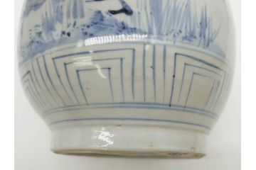 江戸期　古伊万里　染付　蟹　珍しい図柄が魅力的な花瓶(カニ、花器、花入、壺、壷)(R-075640)