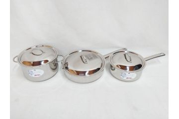スイス製　Spring　スプリング社　クリスタルGL　ソテーパン(24cm)　片手鍋(18cm)　両手深型鍋(20cm)　キッチンウェア3点セット(CRISTAL、料理ブック付き、箱付き、スターターセット)(R-075641)