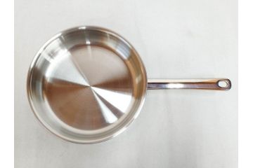スイス製　Spring　スプリング社　クリスタルGL　ソテーパン(24cm)　片手鍋(18cm)　両手深型鍋(20cm)　キッチンウェア3点セット(CRISTAL、料理ブック付き、箱付き、スターターセット)(R-075641)