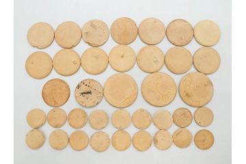 牛乳瓶　ヨーグルト瓶　キャップ　蓋　名糖　森永　明治　小岩井　雪印　88種818枚セット(月曜、水曜、木曜、土曜、日曜、牛乳びん代預り証、ホモ牛乳、ラクト、コーヒー、イチゴ、オレンジ、フルーツ、りんご、トマト、ピーチ、マミー、興真)(R-075642)