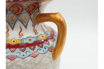 香蘭社謹製　染錦　金彩　雲麒麟龍鳳凰　耳付　迫力のある絵柄が存在感を放つ花瓶(花器、花入)(R-075643)