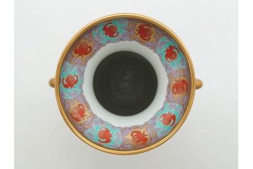 香蘭社謹製　染錦　金彩　雲麒麟龍鳳凰　耳付　迫力のある絵柄が存在感を放つ花瓶(花器、花入)(R-075643)