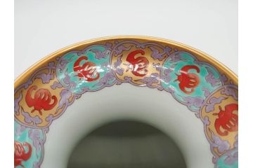 香蘭社謹製　染錦　金彩　雲麒麟龍鳳凰　耳付　迫力のある絵柄が存在感を放つ花瓶(花器、花入)(R-075643)