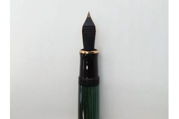 ドイツ　PELIKAN　ペリカン日本(株)社製　スーベレーン　M800　18C-750　F　万年筆(緑縞、グリーン系、ストライプ、INK、インク、筆記具、文具、吸入式、箱付き)(R-075650)