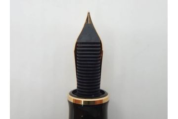 ドイツ　PELIKAN　ペリカン日本(株)社製　スーベレーン　M800　18C-750　F　万年筆(緑縞、グリーン系、ストライプ、INK、インク、筆記具、文具、吸入式、箱付き)(R-075650)