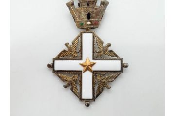 イタリア共和国 功労勲章　ブラジル 国家勲章　ベネズエラ　3点セット(略綬、バッチ、南十字、ケース付き、BENEMERENTIUM PRAEMIUM、FRANCISCO DE MIRANDA)(R-075651)