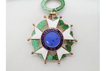 イタリア共和国 功労勲章　ブラジル 国家勲章　ベネズエラ　3点セット(略綬、バッチ、南十字、ケース付き、BENEMERENTIUM PRAEMIUM、FRANCISCO DE MIRANDA)(R-075651)