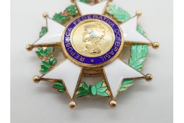 イタリア共和国 功労勲章　ブラジル 国家勲章　ベネズエラ　3点セット(略綬、バッチ、南十字、ケース付き、BENEMERENTIUM PRAEMIUM、FRANCISCO DE MIRANDA)(R-075651)